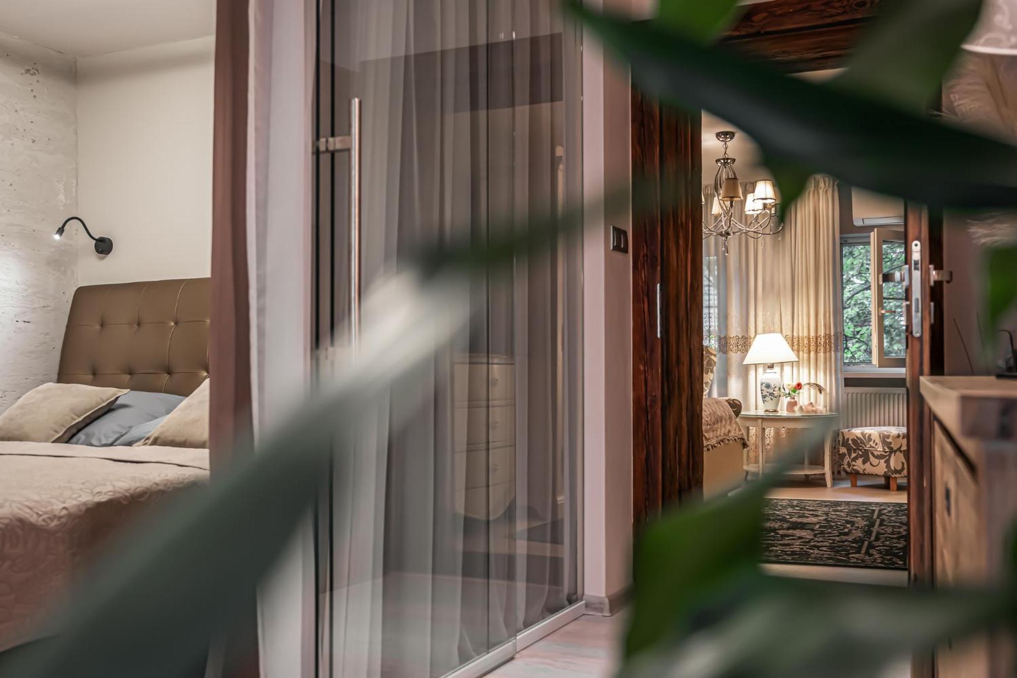 Luxurious And Royal Apartment In The Old Town บราติสลาวา ภายนอก รูปภาพ