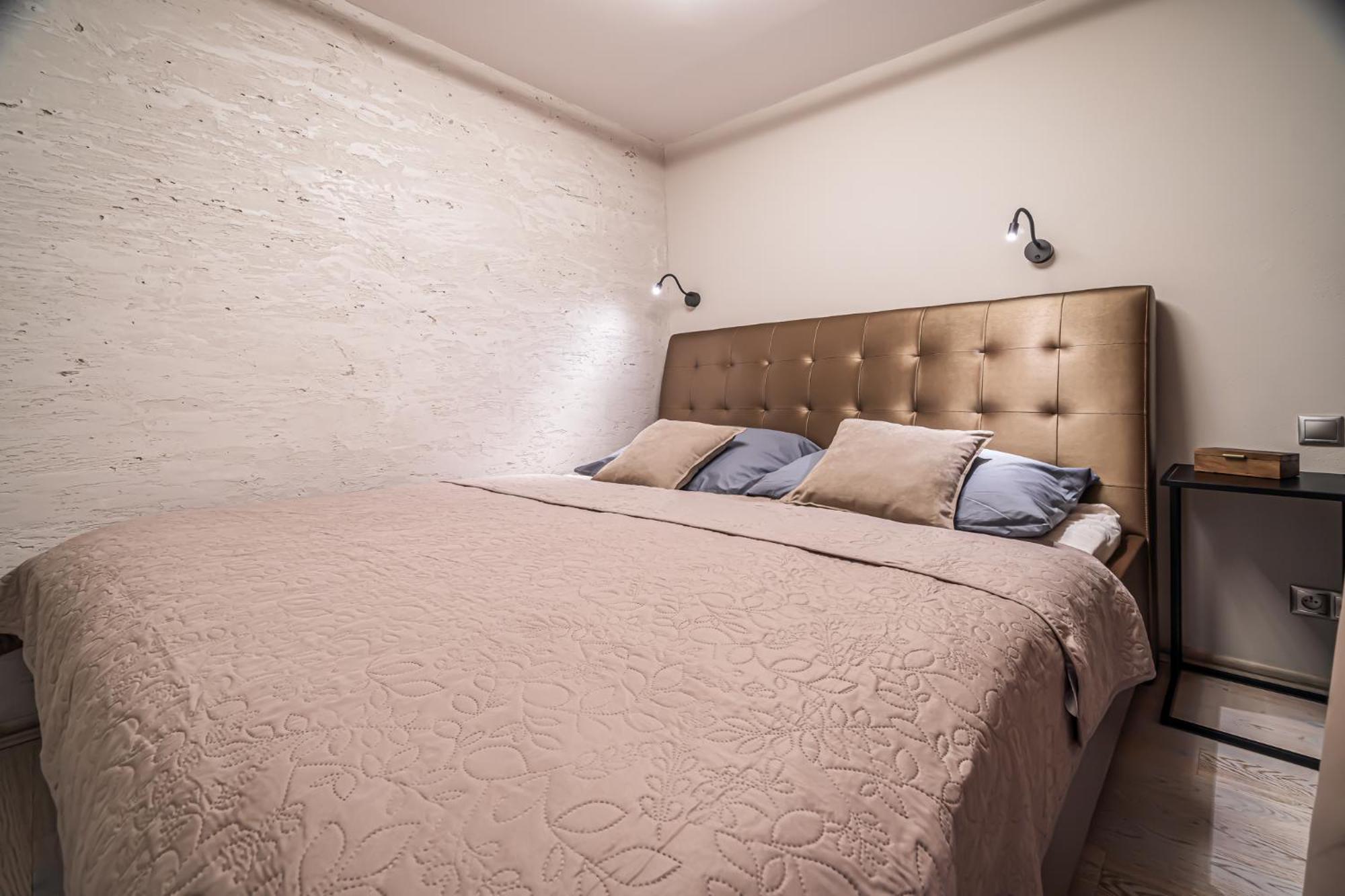 Luxurious And Royal Apartment In The Old Town บราติสลาวา ภายนอก รูปภาพ